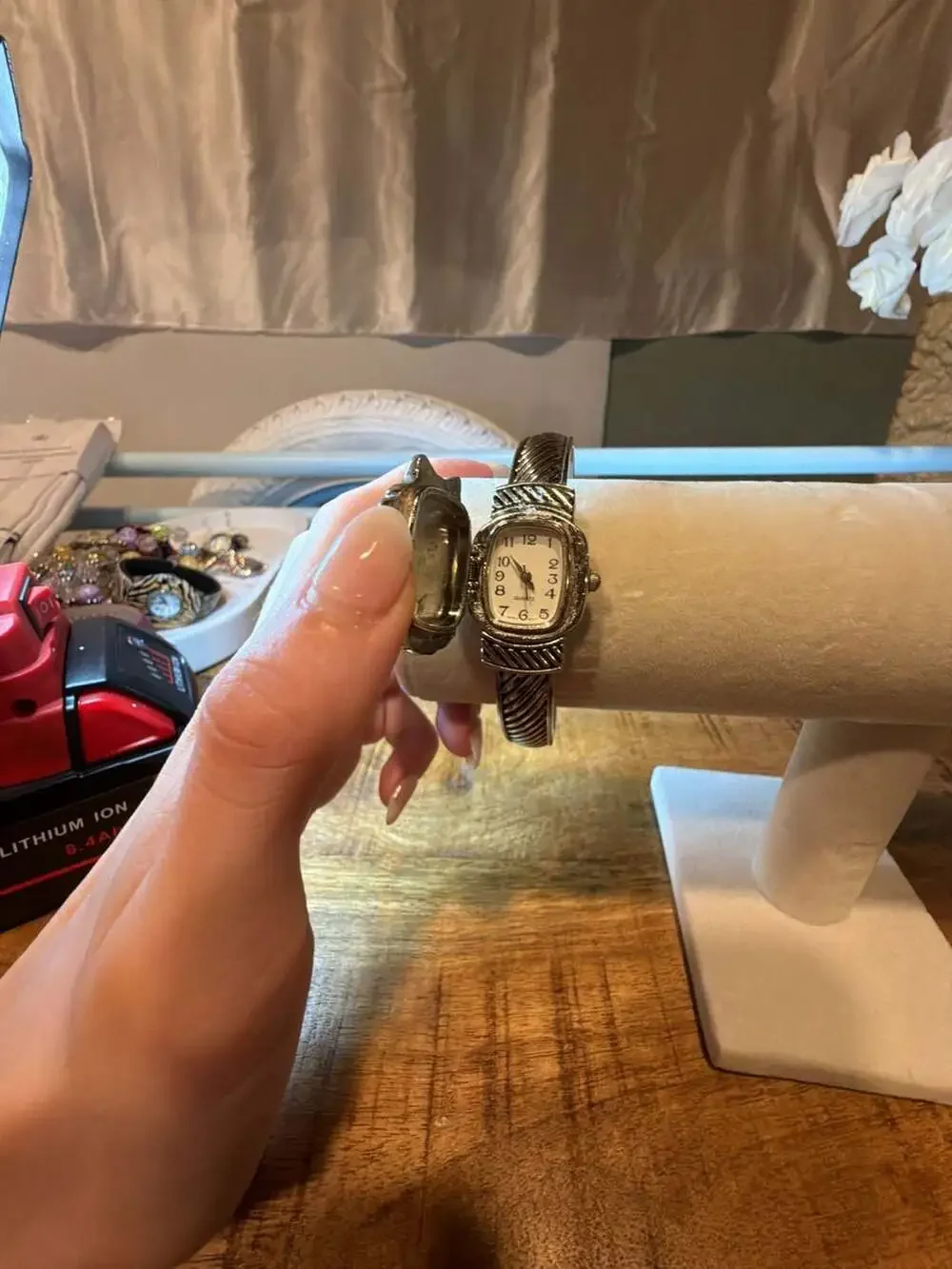 Vintage Christmas Wreath Cover Hidden Quartz Cuff Watch